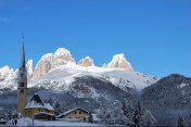 Alba di Canazei con il Sassolungo sullo sfondo